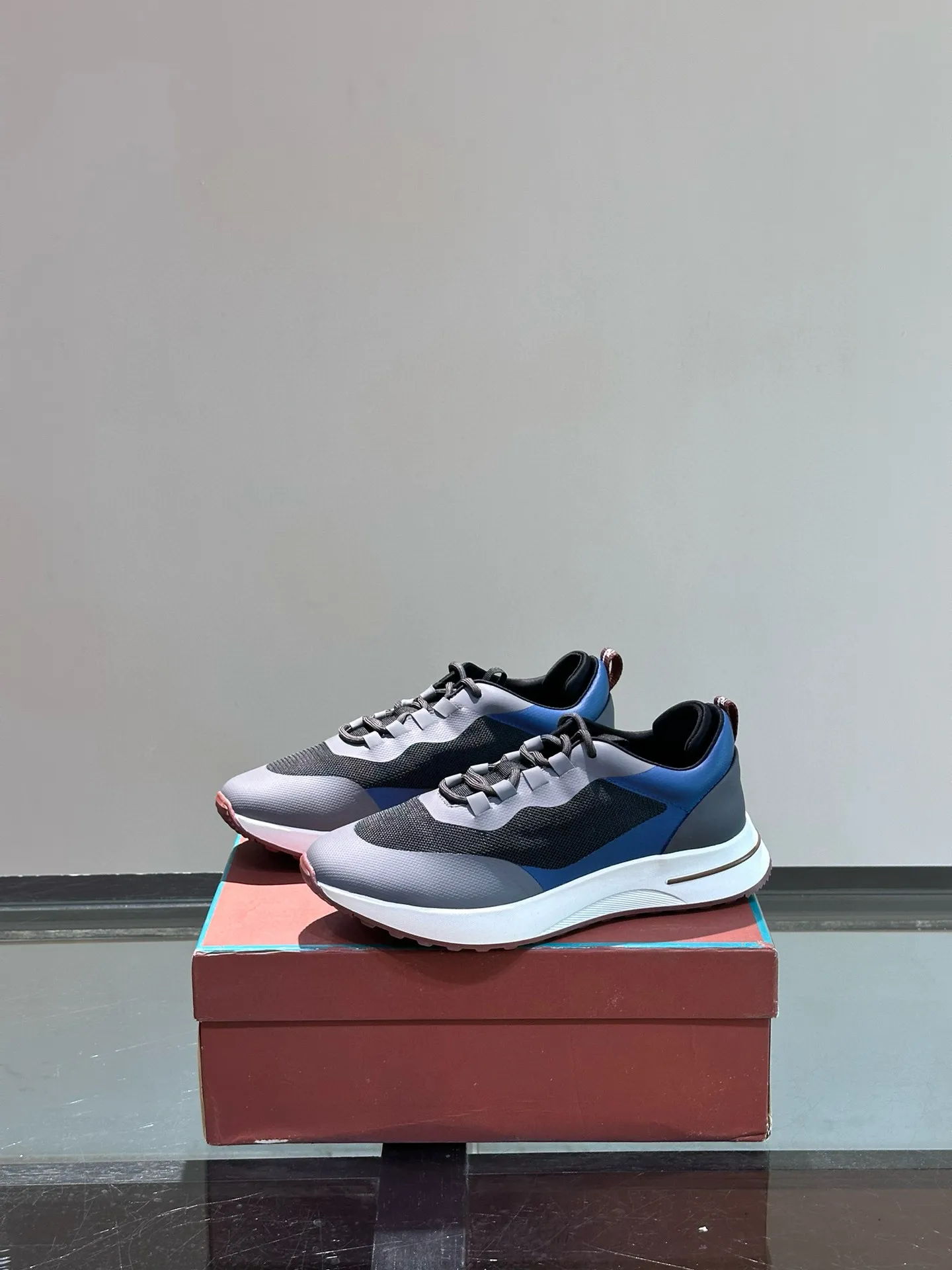 Factory price: 540💰Loro men's shoes💰iana niche Loro classic jogging shoes, men's lace-up casual shoes and sneakers, high-quality lightweight and comfortable fabrics, suitable for outdoor leisure, the color scheme is young and energetic, and it looks great with sportswear or casual suits! Size: 39-45 (38, 46 customized)